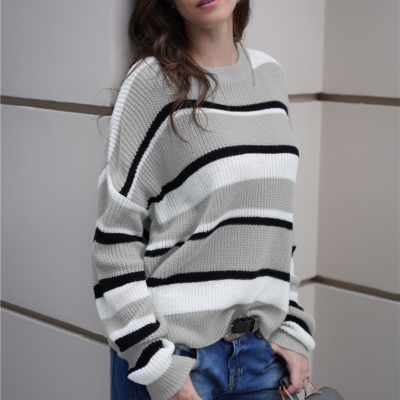 B2G1♦️🆕Gray Striped Pullover Sweater - Picture 4 of 7